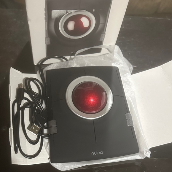 Black and Red Trackball Mouse - Picture 4 of 4